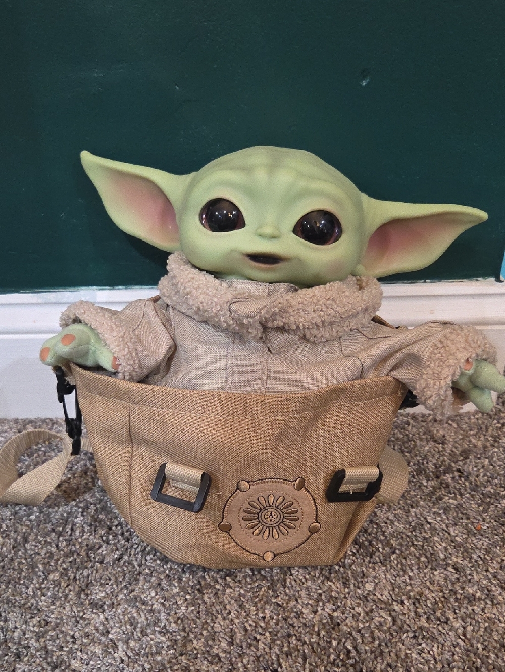 Grogu -  Baby Yoda - In Carrier - Mandalorian - Star Wars - Disney